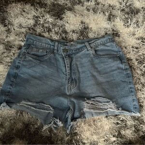 Refuge Mom Jean Short Light Wash Size 5